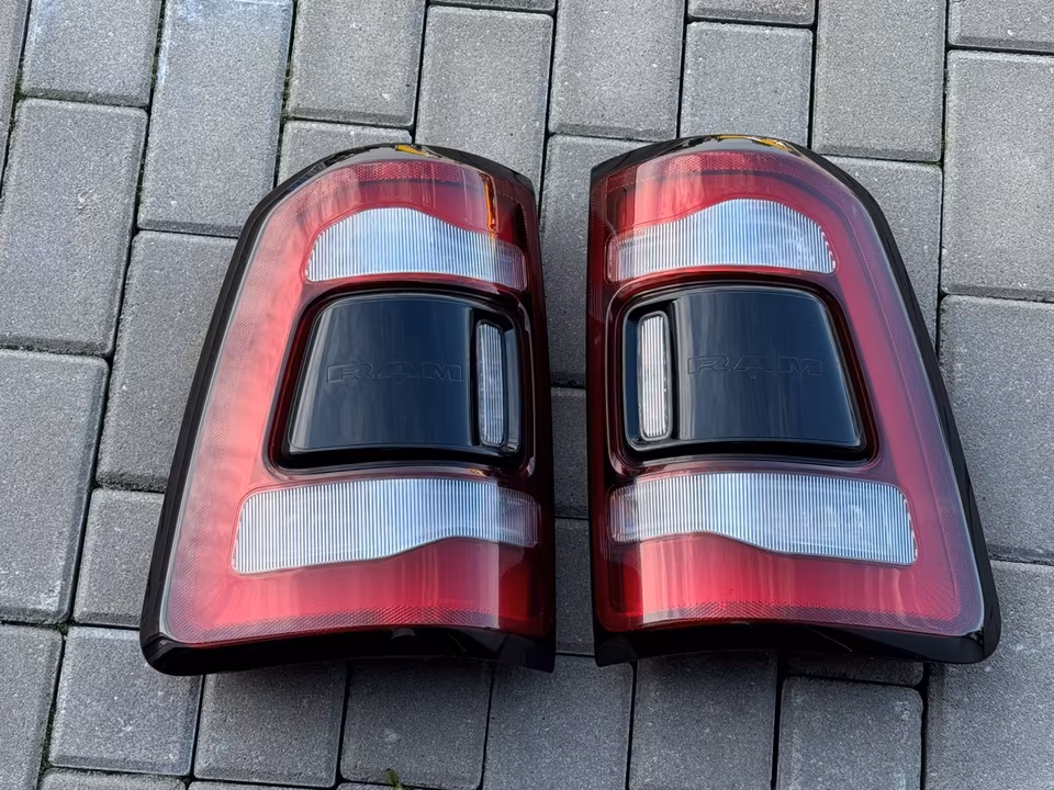 Dodge Ram V 1500 taillight L+R EU