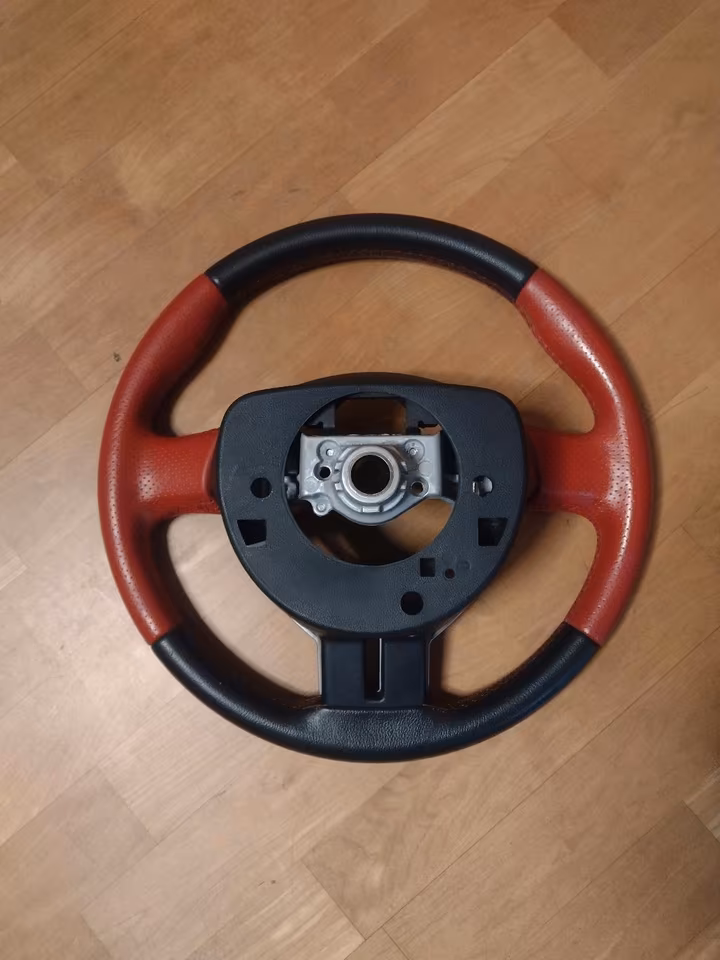 Toyota GT86 steering wheel - Image 4