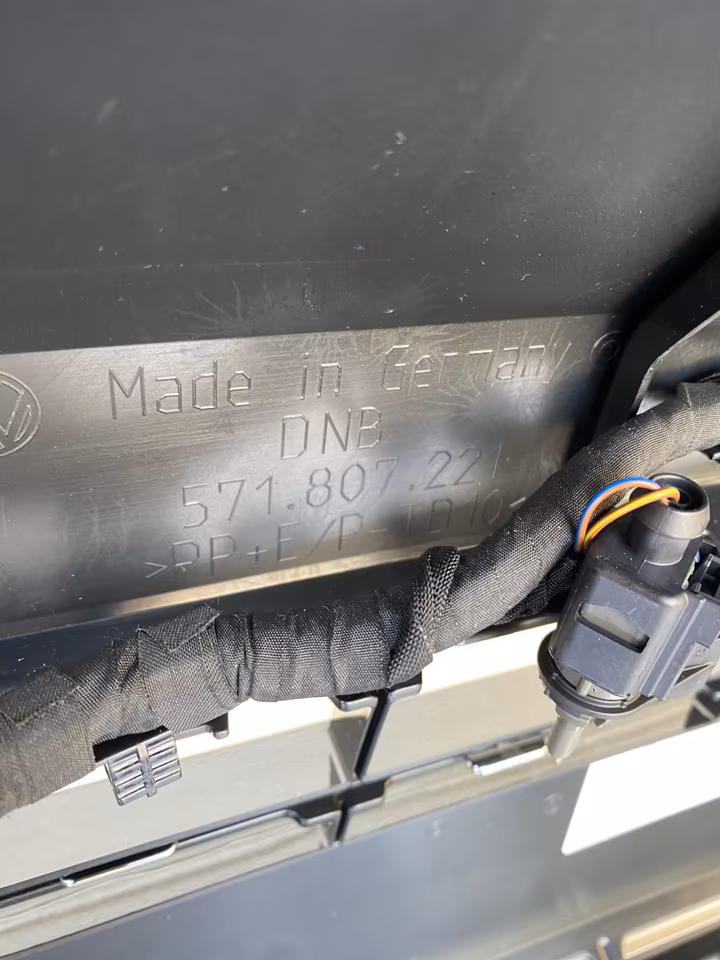 VW Tiguan III 571 Front Bumper LC9X Deep Black - Image 4