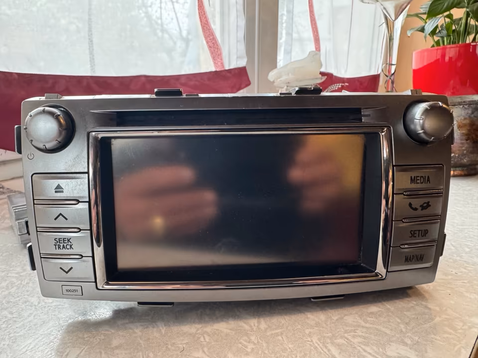Toyota Hilux car radio - Image 3