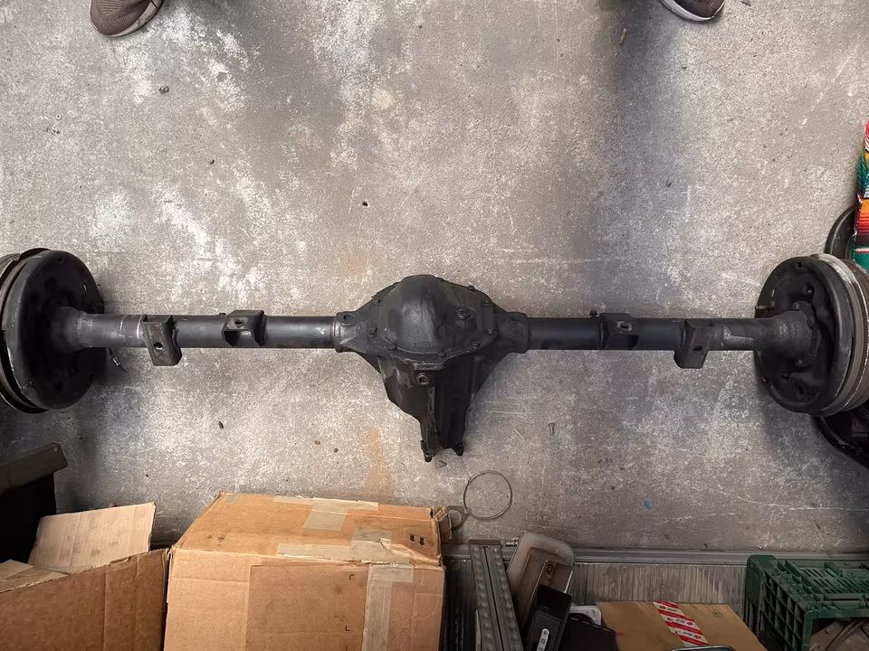 Ford F100 rear axle Dana 44 leaf springs including axle flip kit - Image 8