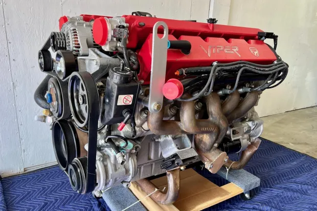 Dodge Viper RT/10 8.0L V10 Engine - Image 11