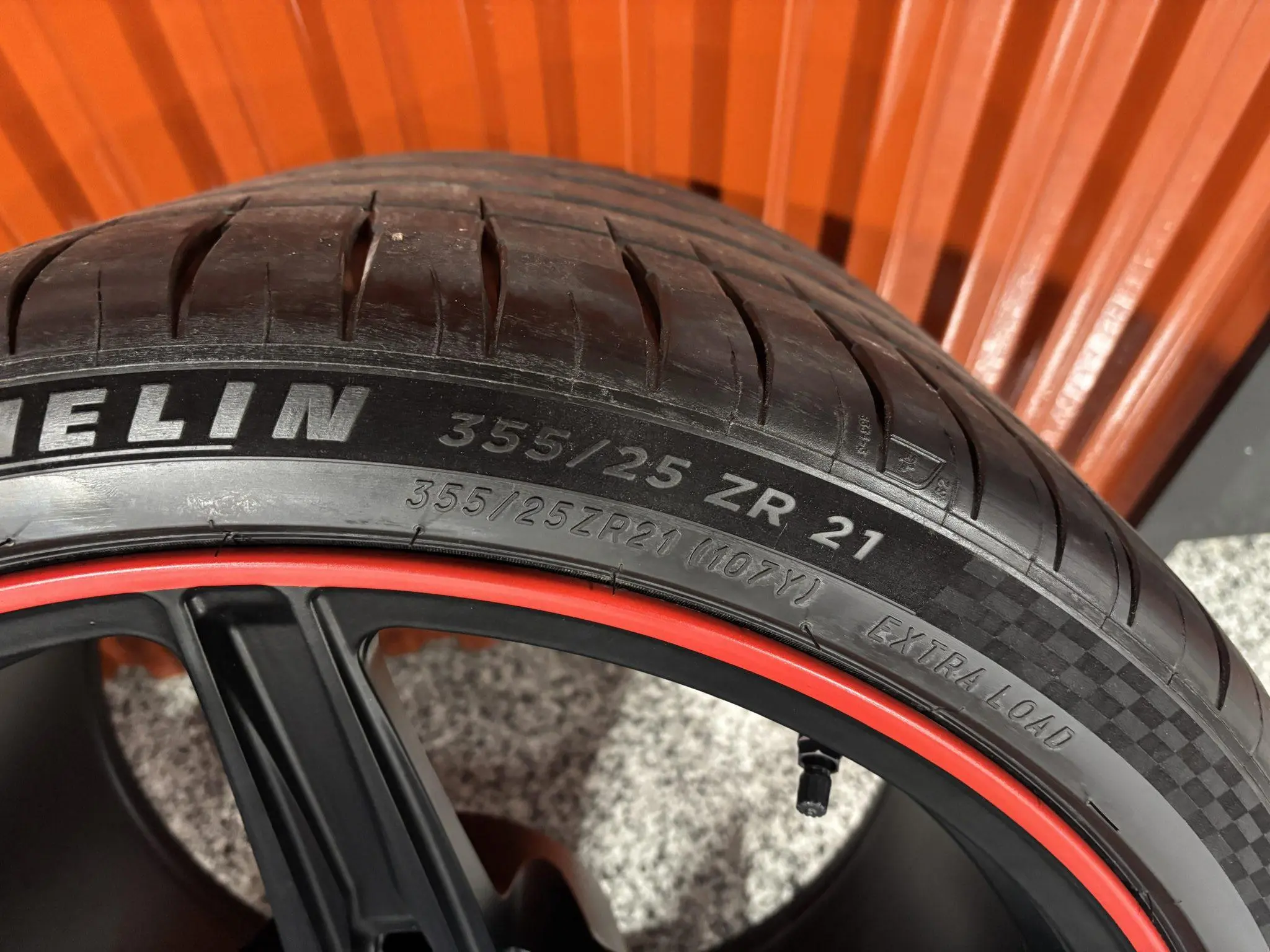 20×10″ and 21×13″ Vossen M-X5 Monoblock Wheels for C8 Corvette - Image 14