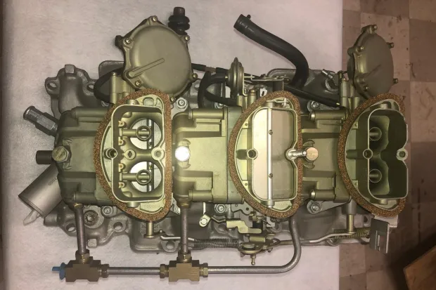 Chevrolet Corvette 427/435 Intake Manifold, Holley Carburetors, and Air Cleaner - Image 15