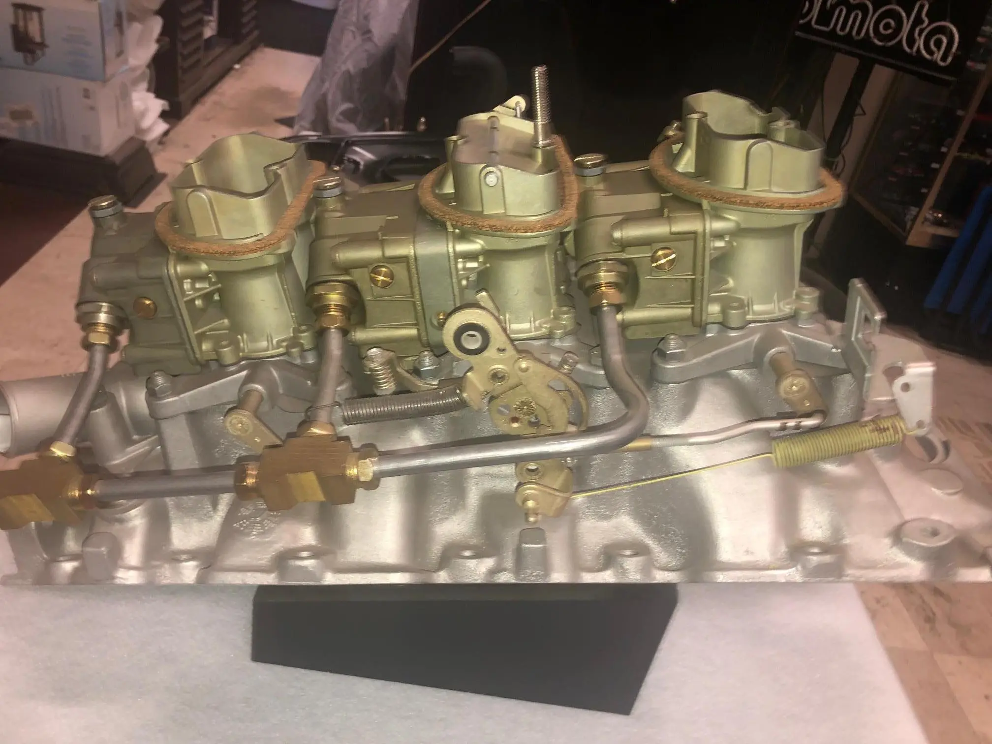 Chevrolet Corvette 427/435 Intake Manifold, Holley Carburetors, and Air Cleaner - Image 3