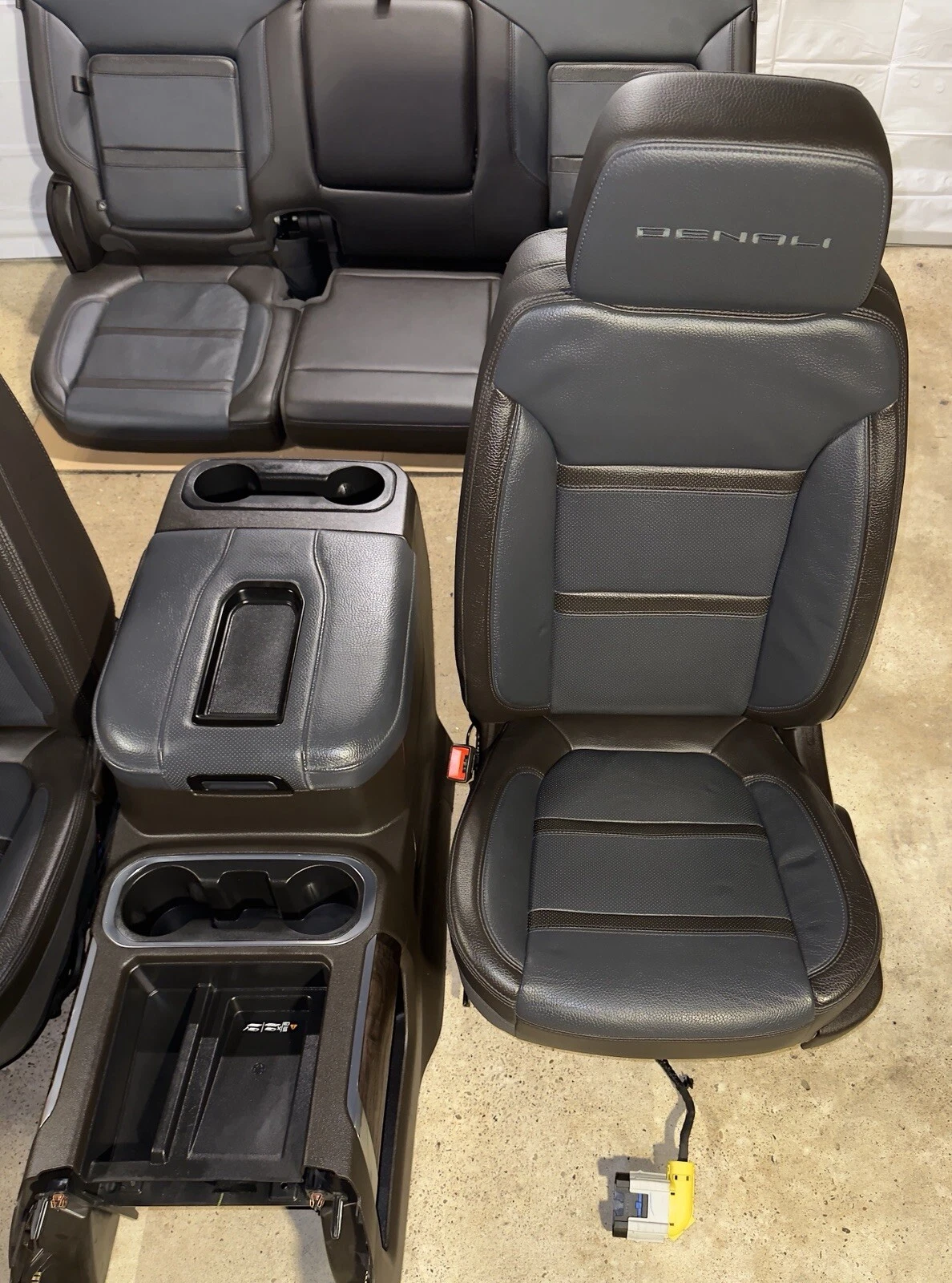 2019-2023 GMC Sierra Denali Dark Walnut/Dark Ash Grey Leather Seats With Console - Image 18