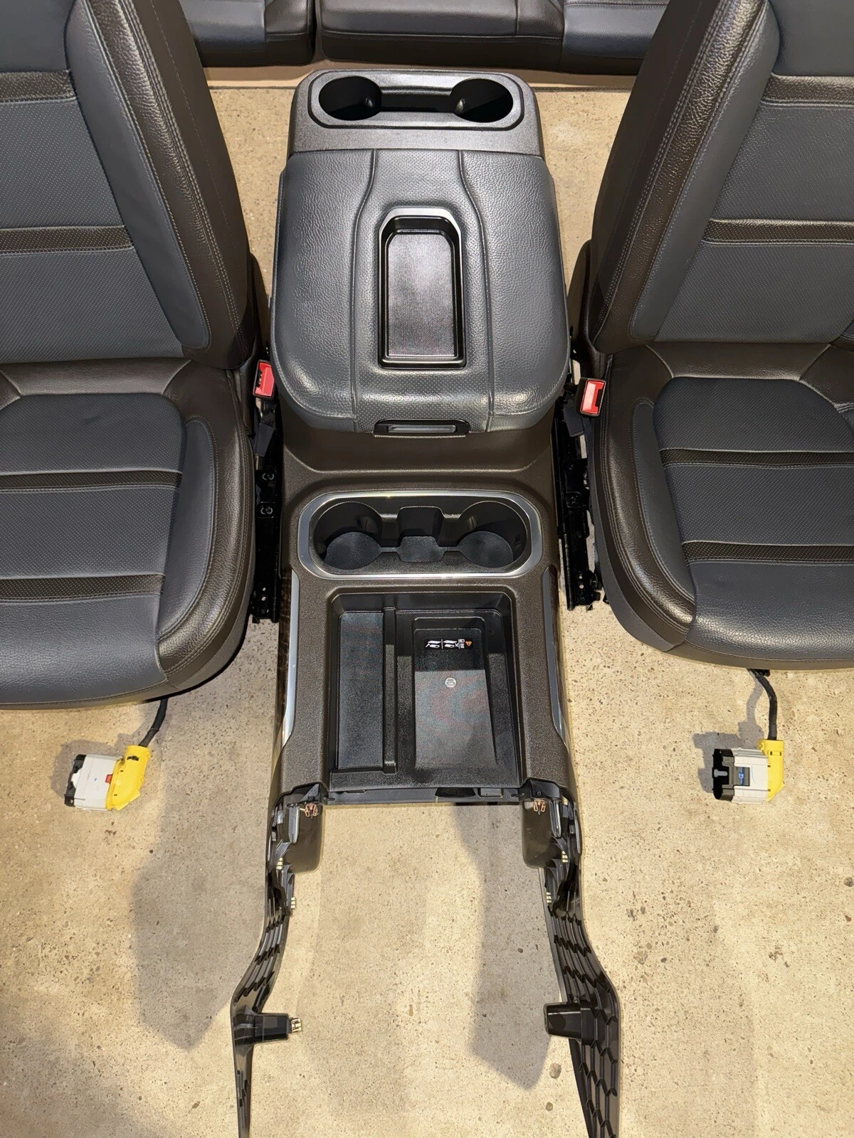 2019-2023 GMC Sierra Denali Dark Walnut/Dark Ash Grey Leather Seats With Console - Image 16