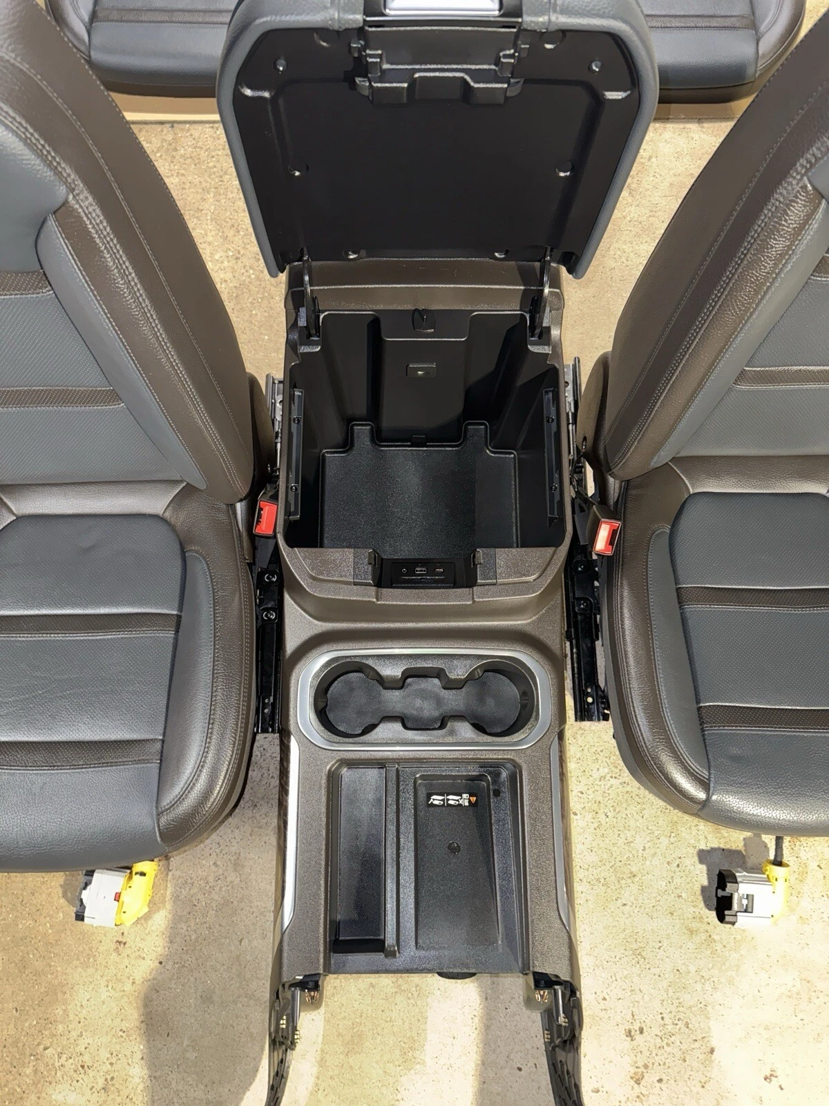 2019-2023 GMC Sierra Denali Dark Walnut/Dark Ash Grey Leather Seats With Console - Image 15