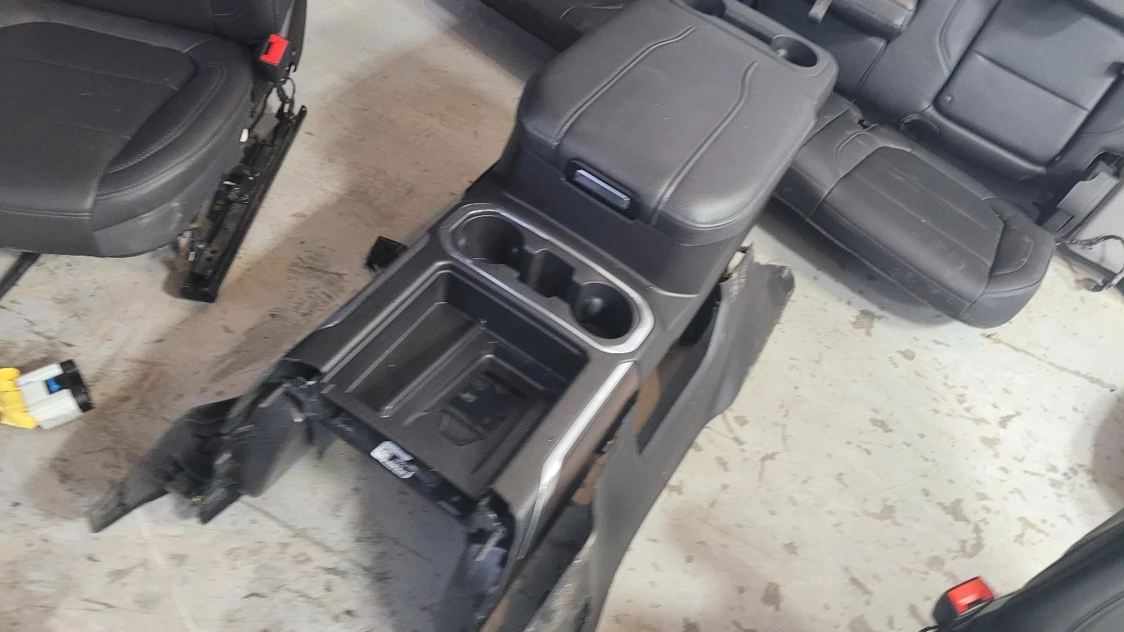 2020-2025 Sierra 1500 2500 3500 SLT Black *Front/Back Seats* w/Console SEE PICS - Image 12