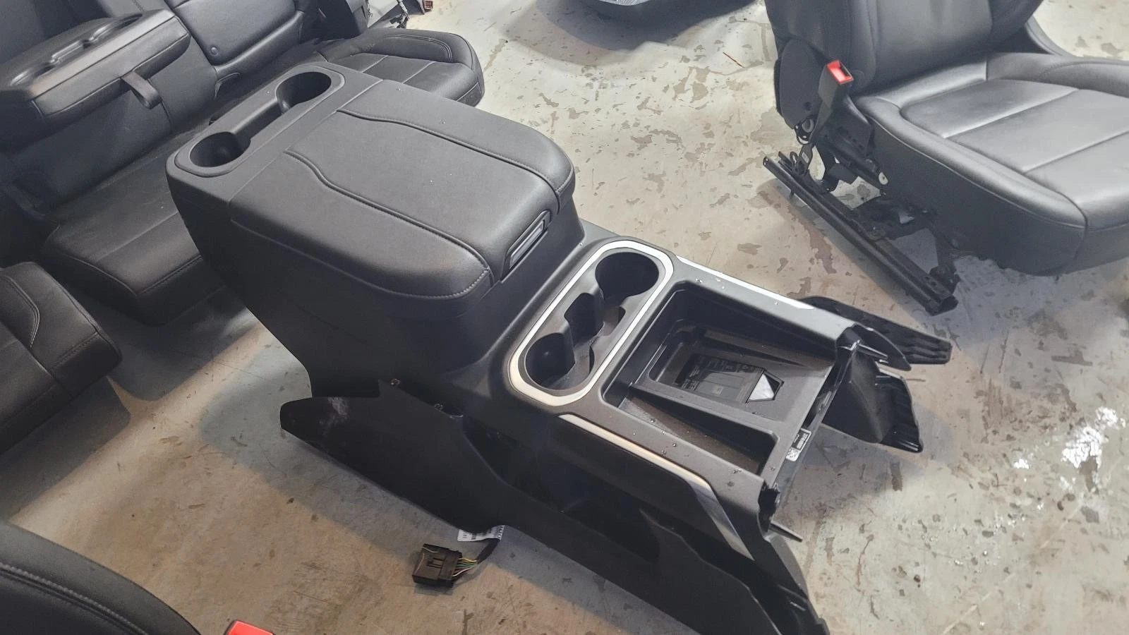 2020-2025 Sierra 1500 2500 3500 SLT Black *Front/Back Seats* w/Console SEE PICS - Image 11