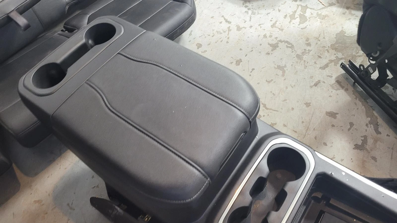 2020-2025 Sierra 1500 2500 3500 SLT Black *Front/Back Seats* w/Console SEE PICS - Image 10