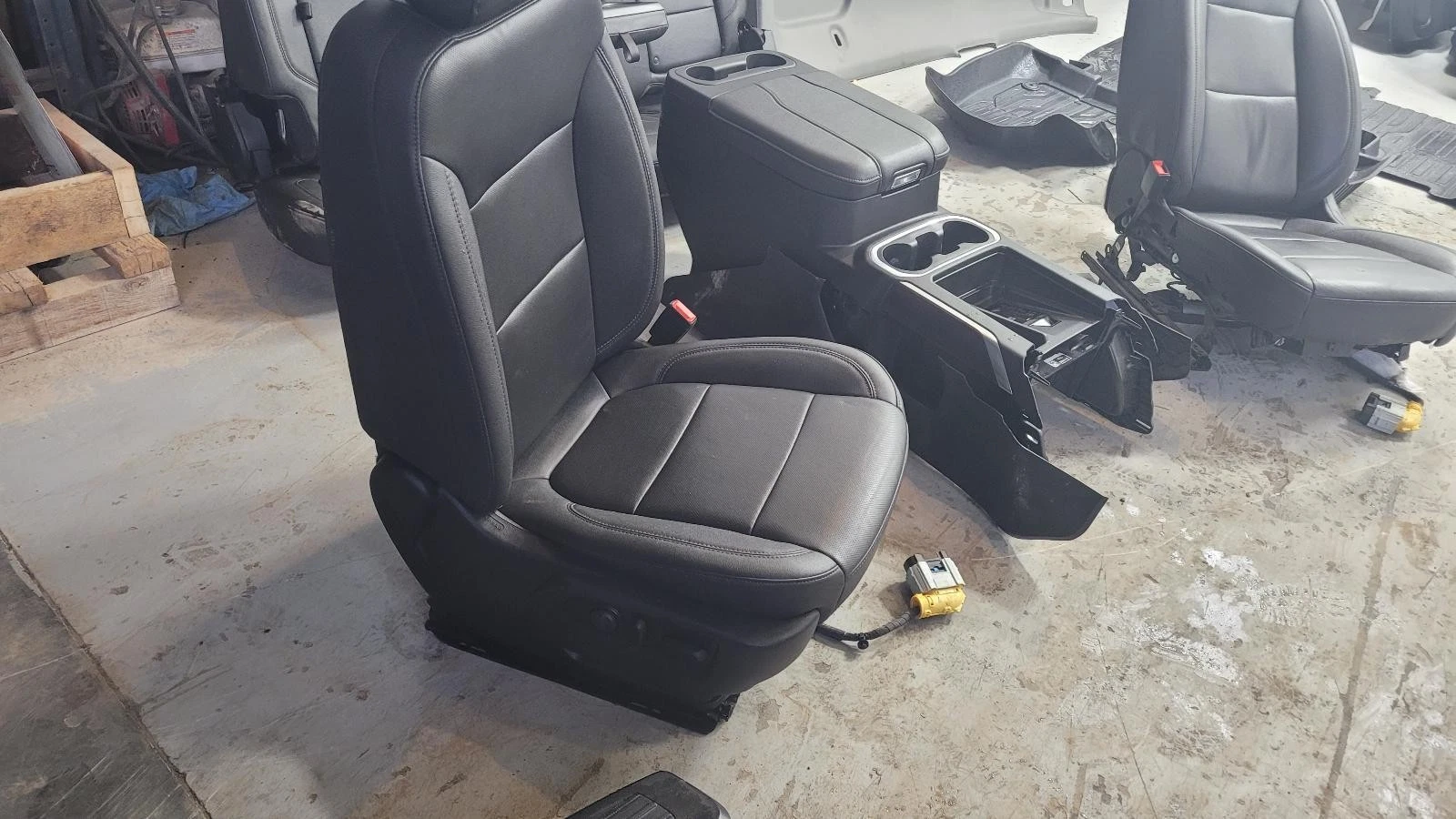 2020-2025 Sierra 1500 2500 3500 SLT Black *Front/Back Seats* w/Console SEE PICS - Image 9