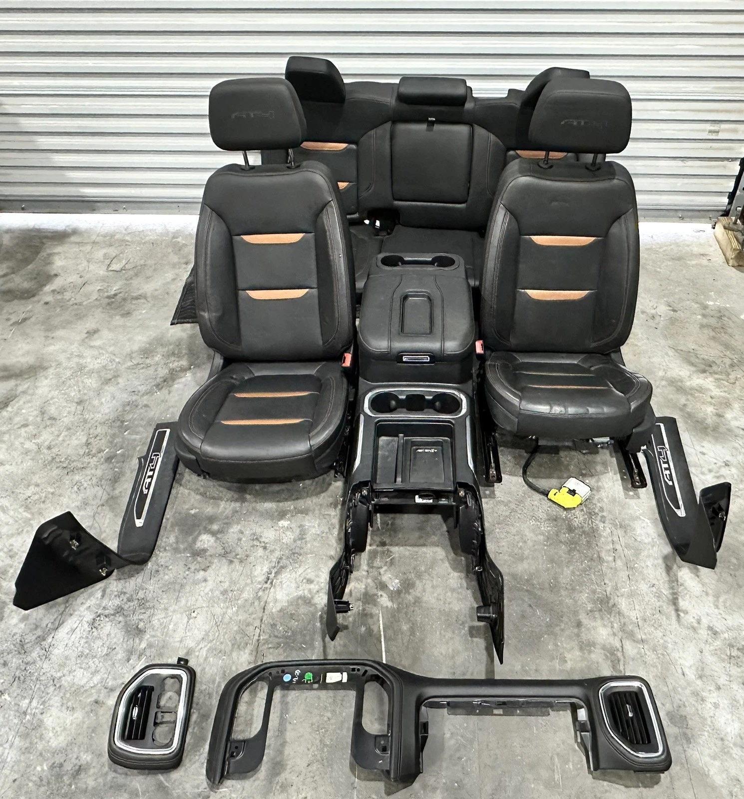 2021 SIERRA AT4 FRONT & REAR LEATHER SEATS BLACK KALAHARI HEATED & COOLED