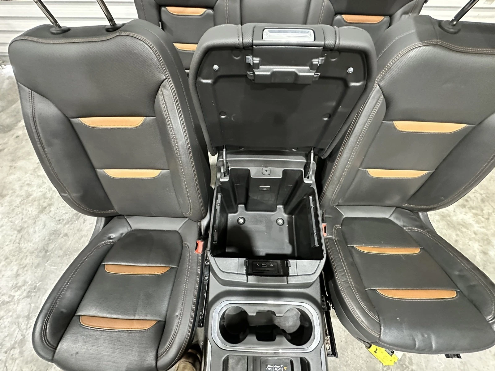 2021 SIERRA AT4 FRONT & REAR LEATHER SEATS BLACK KALAHARI HEATED & COOLED - Image 8