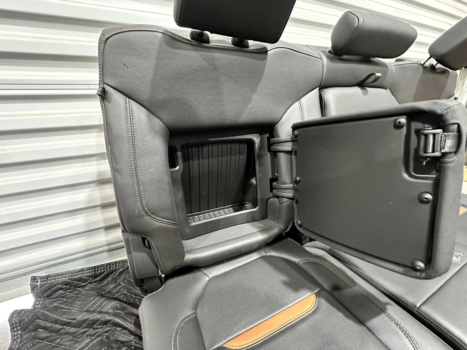 2021 SIERRA AT4 FRONT & REAR LEATHER SEATS BLACK KALAHARI HEATED & COOLED - Image 7