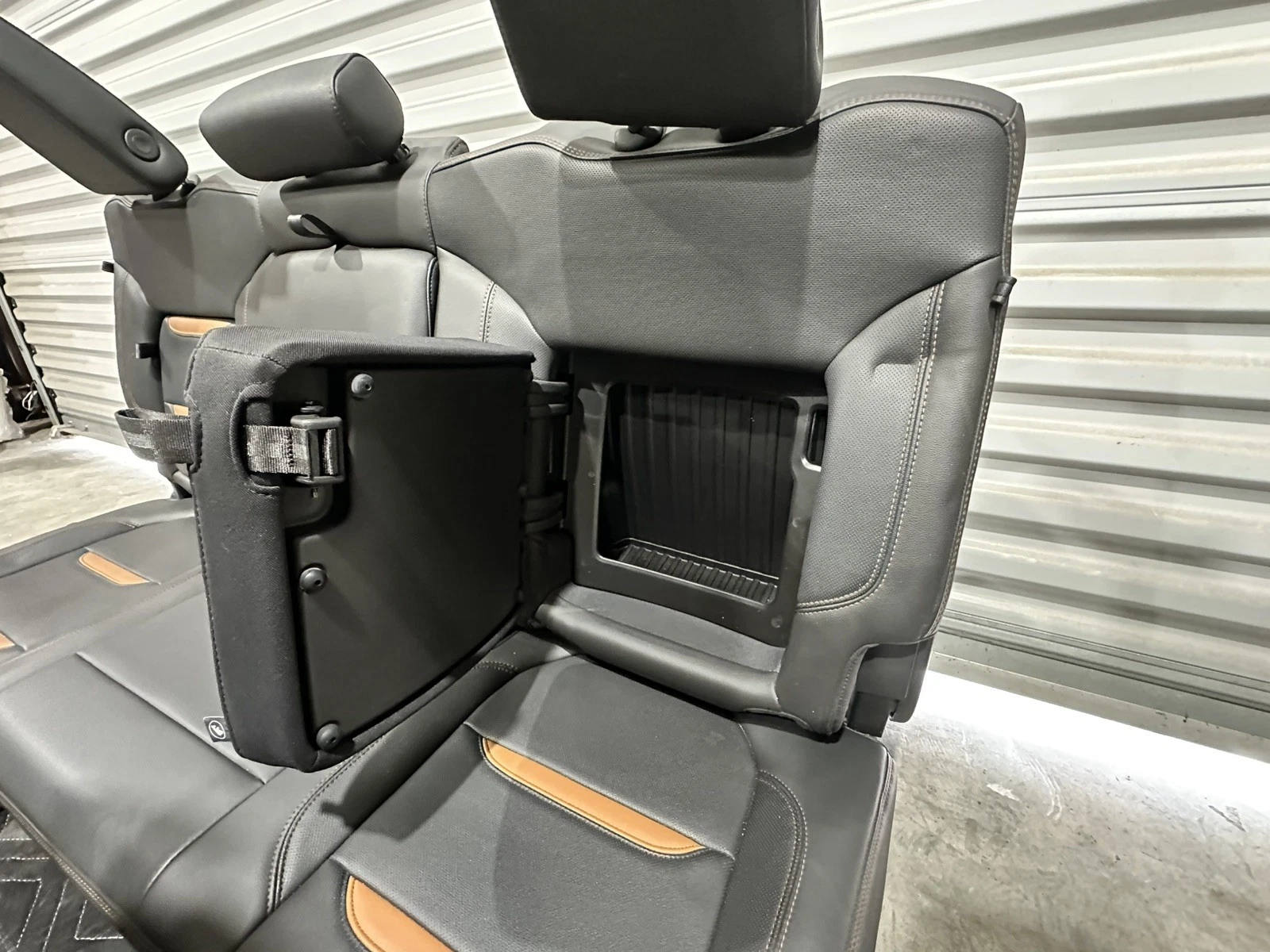 2021 SIERRA AT4 FRONT & REAR LEATHER SEATS BLACK KALAHARI HEATED & COOLED - Image 5