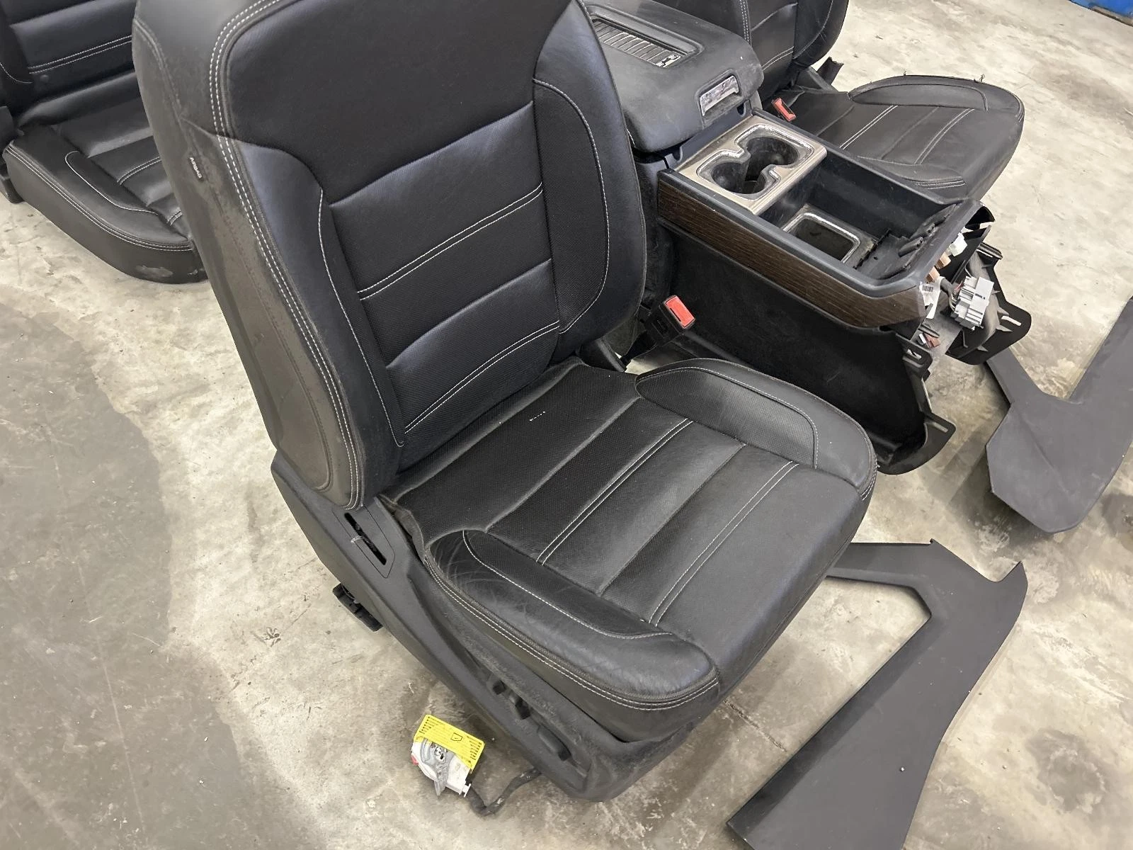 2015-2019 GMC Sierra Denali 2500 Complete Seat Set (Opt AN3) Denali Package. - Image 14