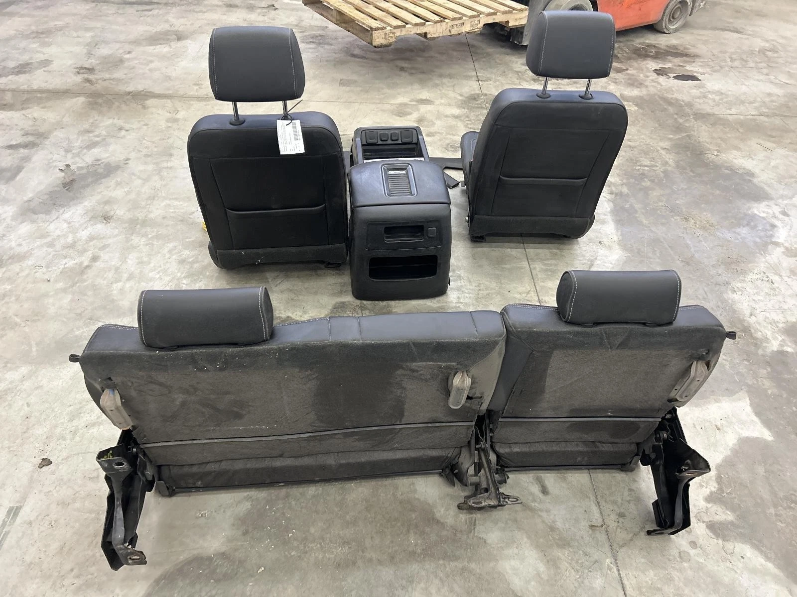 2015-2019 GMC Sierra Denali 2500 Complete Seat Set (Opt AN3) Denali Package. - Image 9