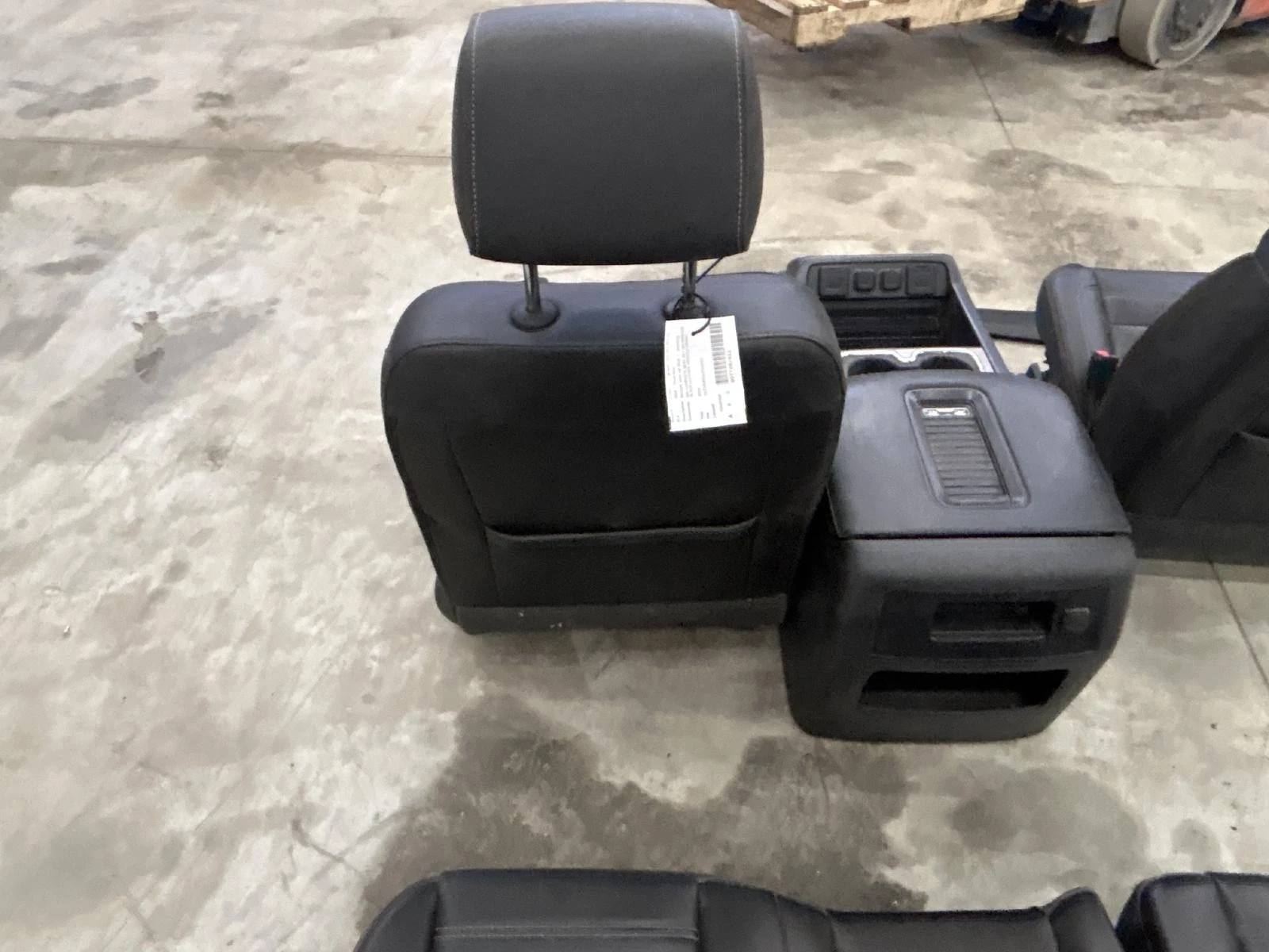 2015-2019 GMC Sierra Denali 2500 Complete Seat Set (Opt AN3) Denali Package. - Image 8