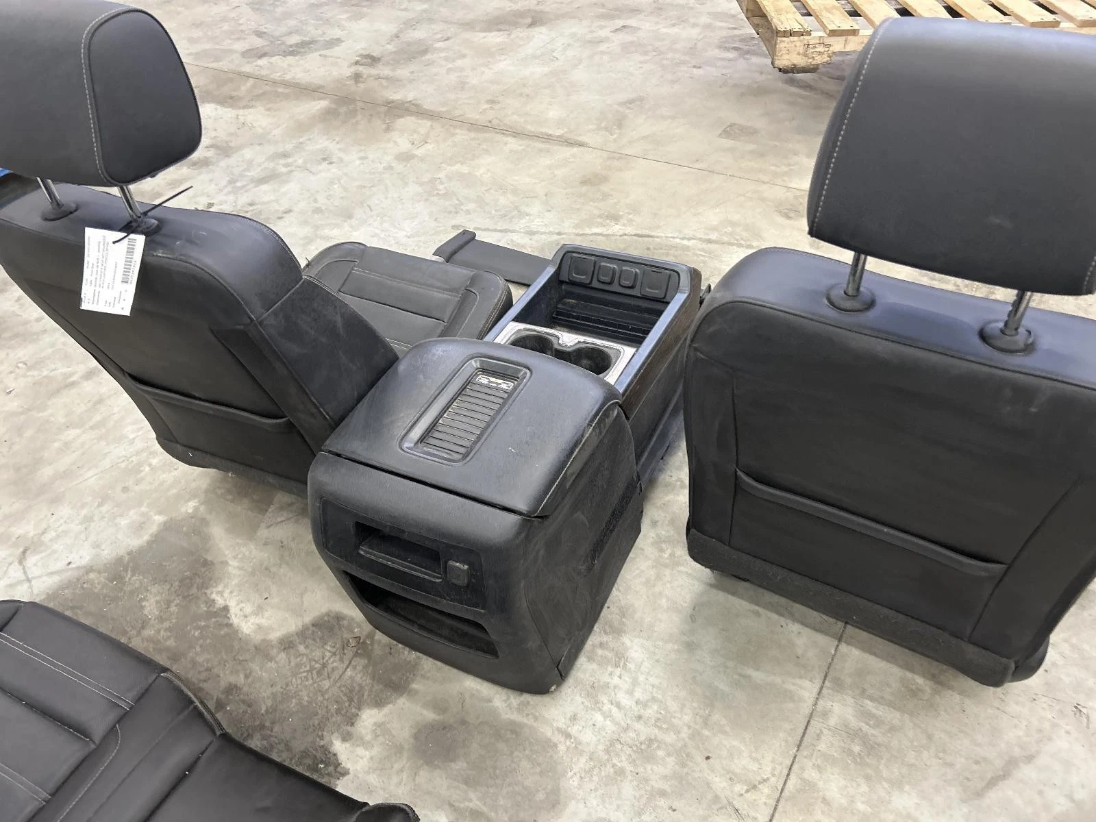 2015-2019 GMC Sierra Denali 2500 Complete Seat Set (Opt AN3) Denali Package. - Image 3