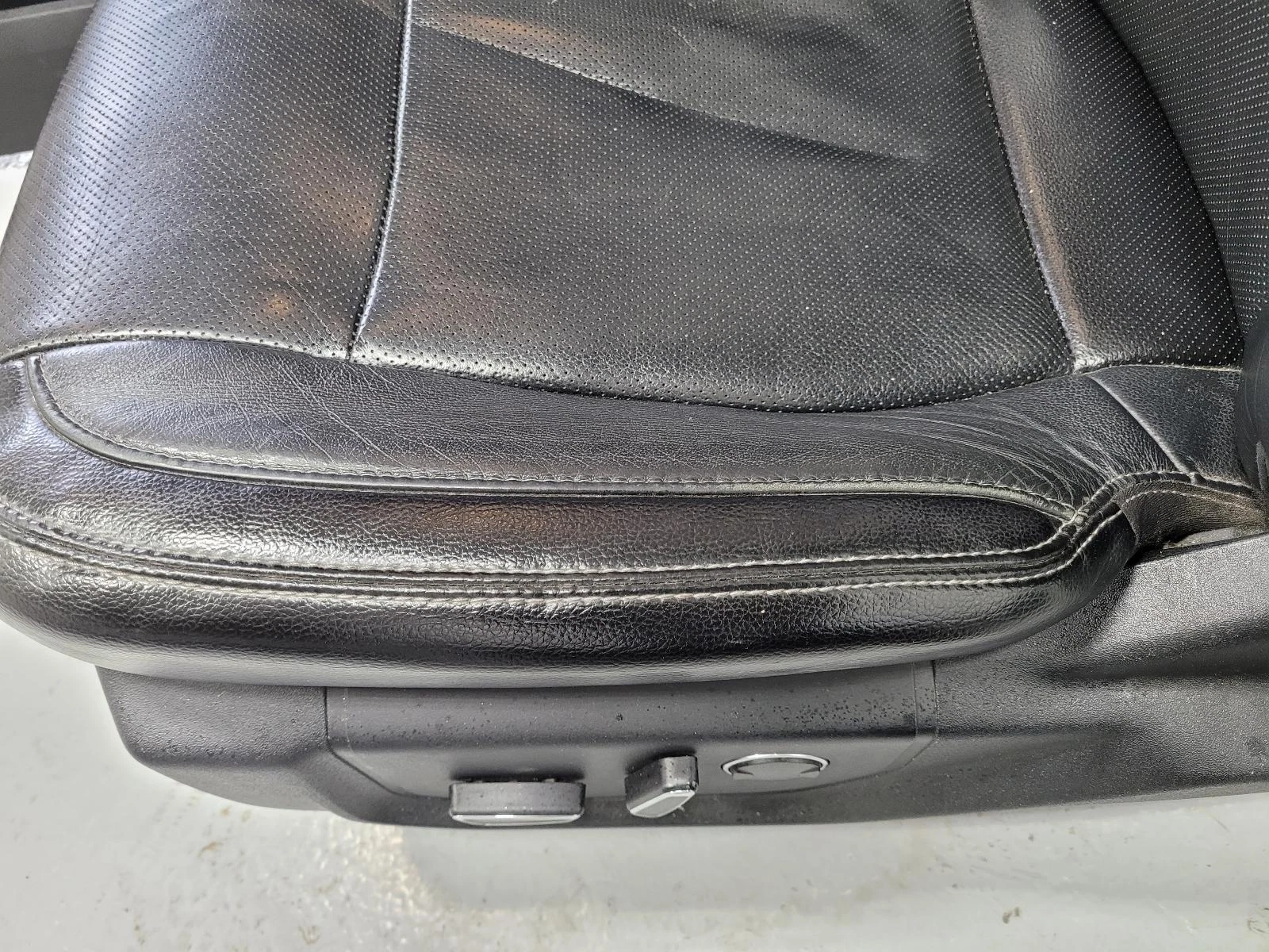 2017-2022 Ford F250-F450 Black Leather Front & Rear Bucket Seats w/Console - Image 9