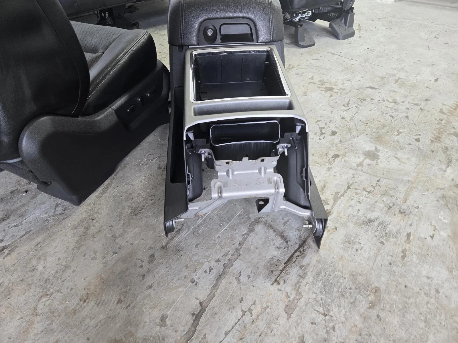 2011-2016 Ford F250-F350 Front/Rear Seats w/Center Console, Lariat, Crew Cab - Image 18