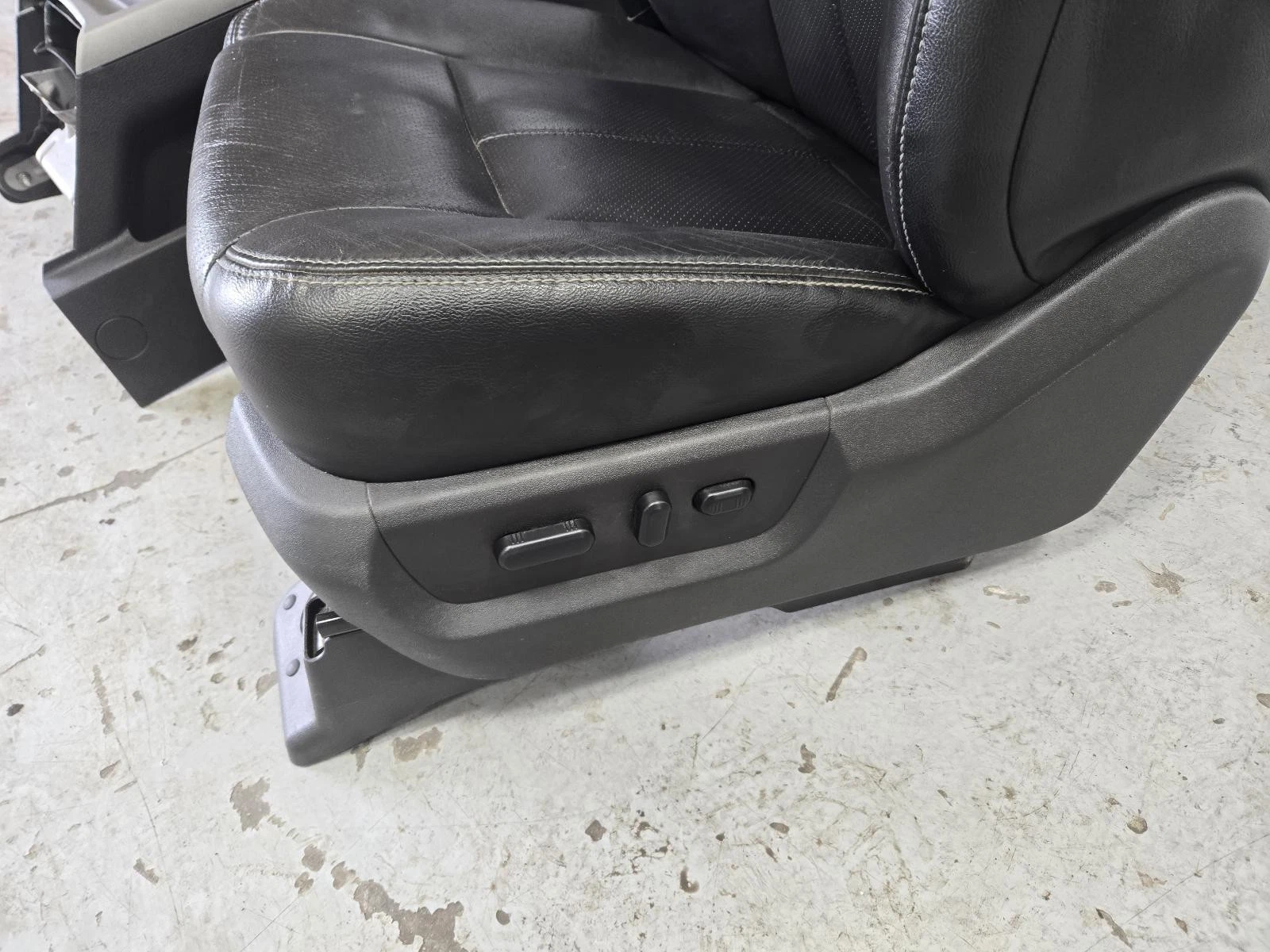 2011-2016 Ford F250-F350 Front/Rear Seats w/Center Console, Lariat, Crew Cab - Image 15