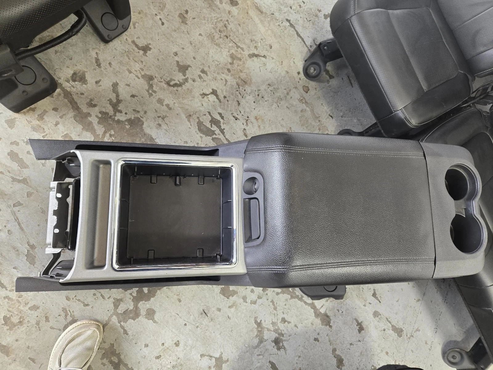 2011-2016 Ford F250-F350 Front/Rear Seats w/Center Console, Lariat, Crew Cab - Image 6