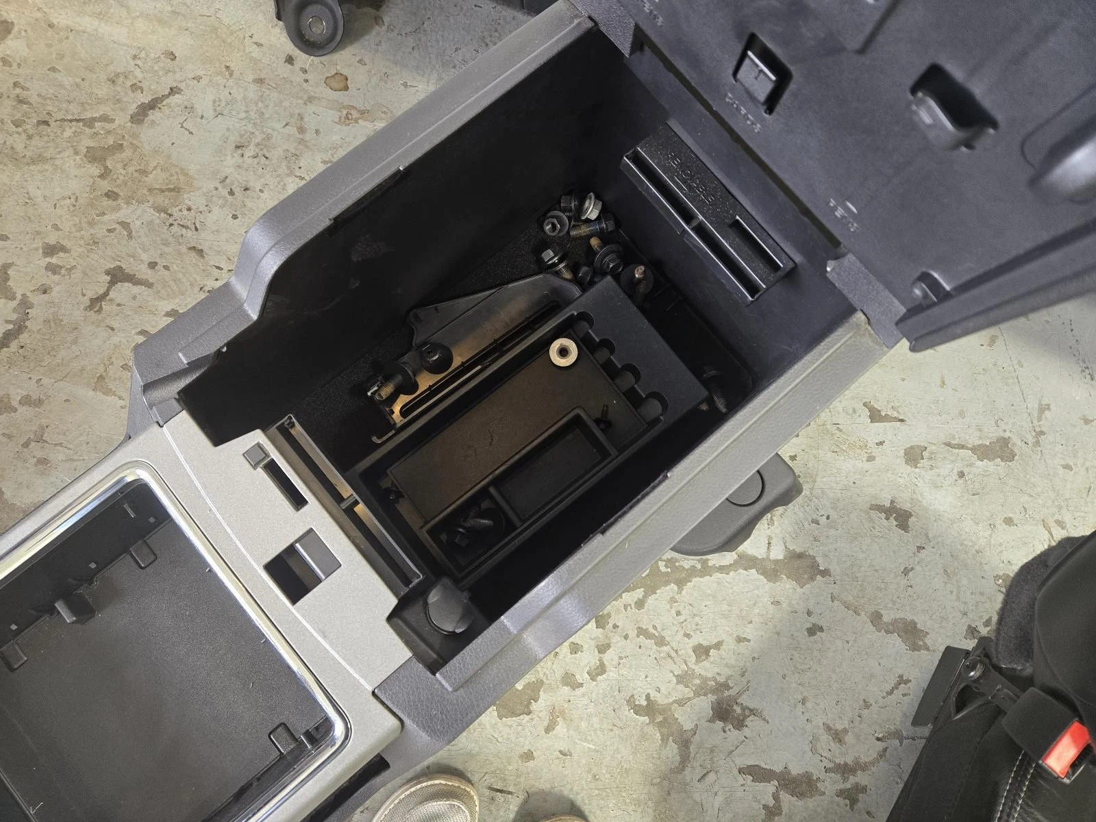 2011-2016 Ford F250-F350 Front/Rear Seats w/Center Console, Lariat, Crew Cab - Image 4