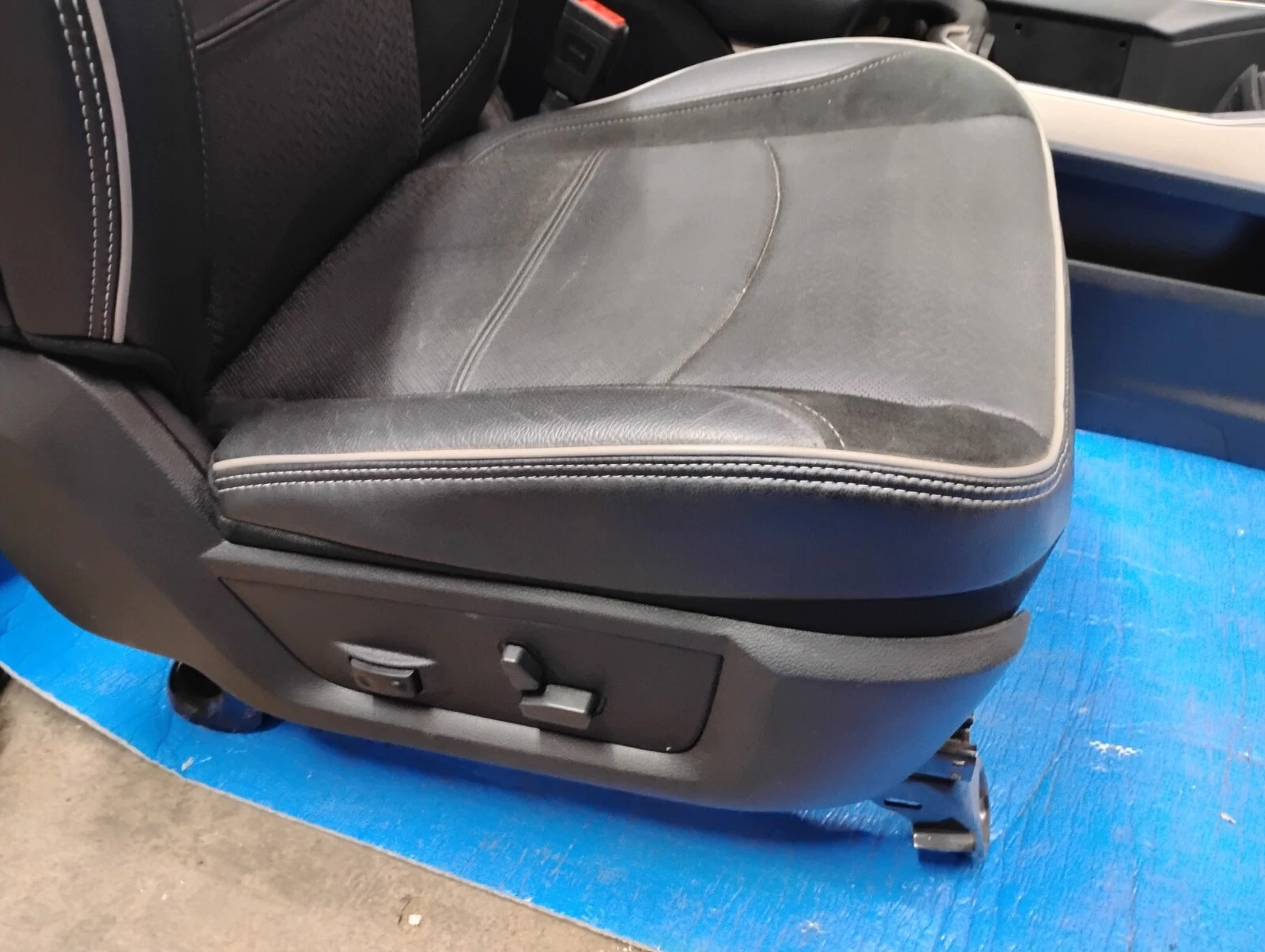 2019-2023 Ram 1500 Laramie Set Black Leather & Suede Seats & Center Console OEM - Image 25