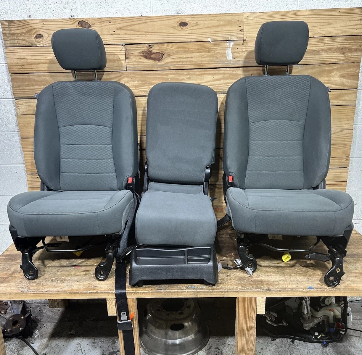 OEM 2010-2018 DODGE RAM 2500 GRAY CLOTH MANUAL FRONT ROW BUCKET SEATS CONSOLE