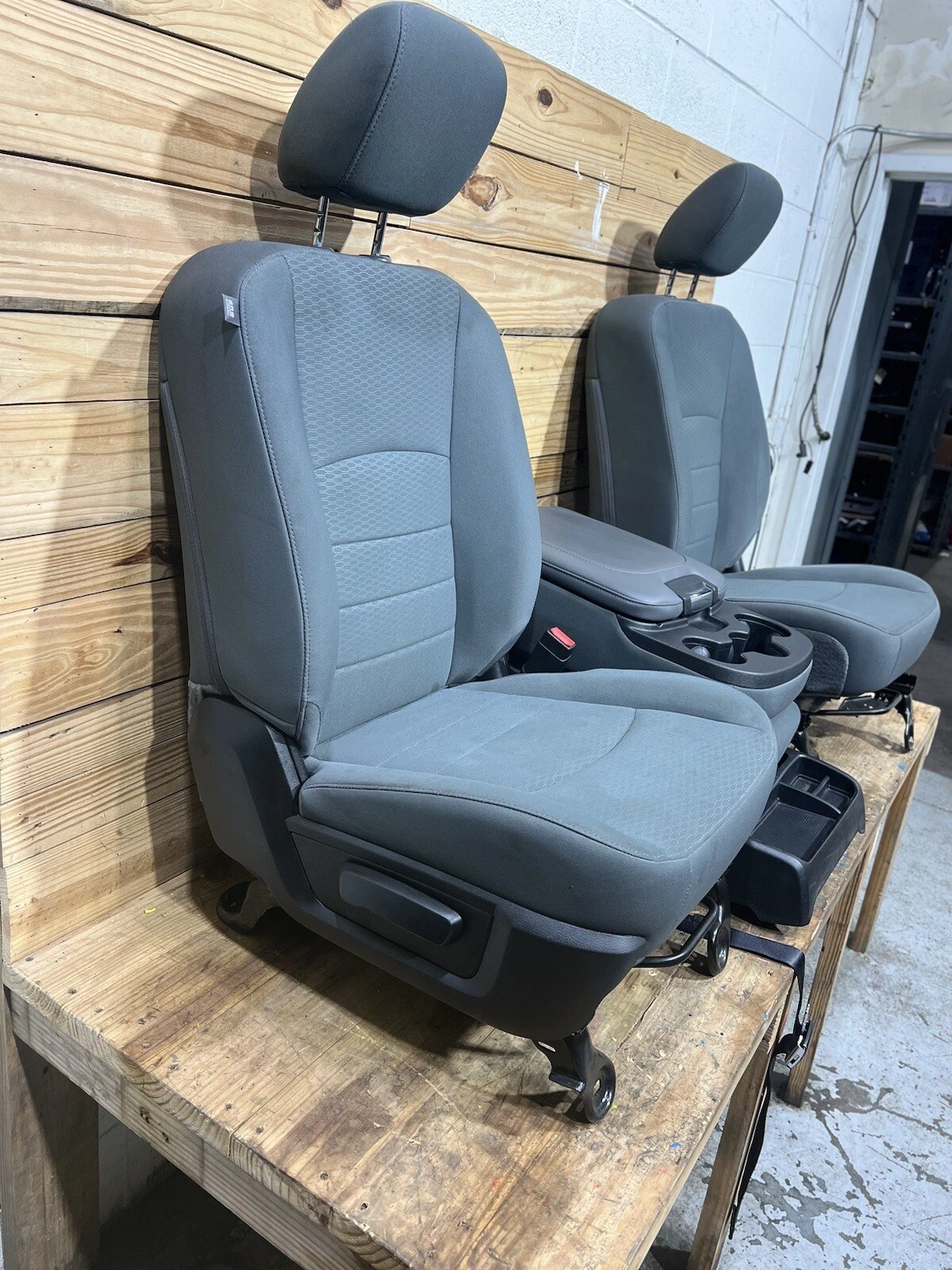 OEM 2010-2018 DODGE RAM 2500 GRAY CLOTH MANUAL FRONT ROW BUCKET SEATS CONSOLE - Image 13
