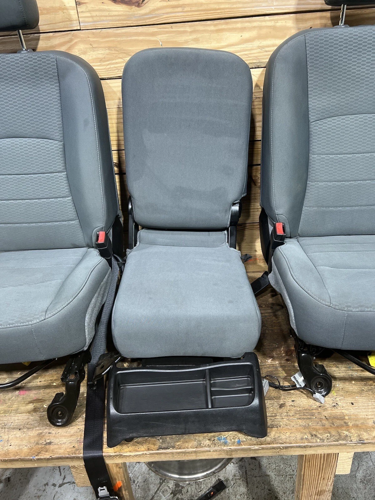 OEM 2010-2018 DODGE RAM 2500 GRAY CLOTH MANUAL FRONT ROW BUCKET SEATS CONSOLE - Image 9