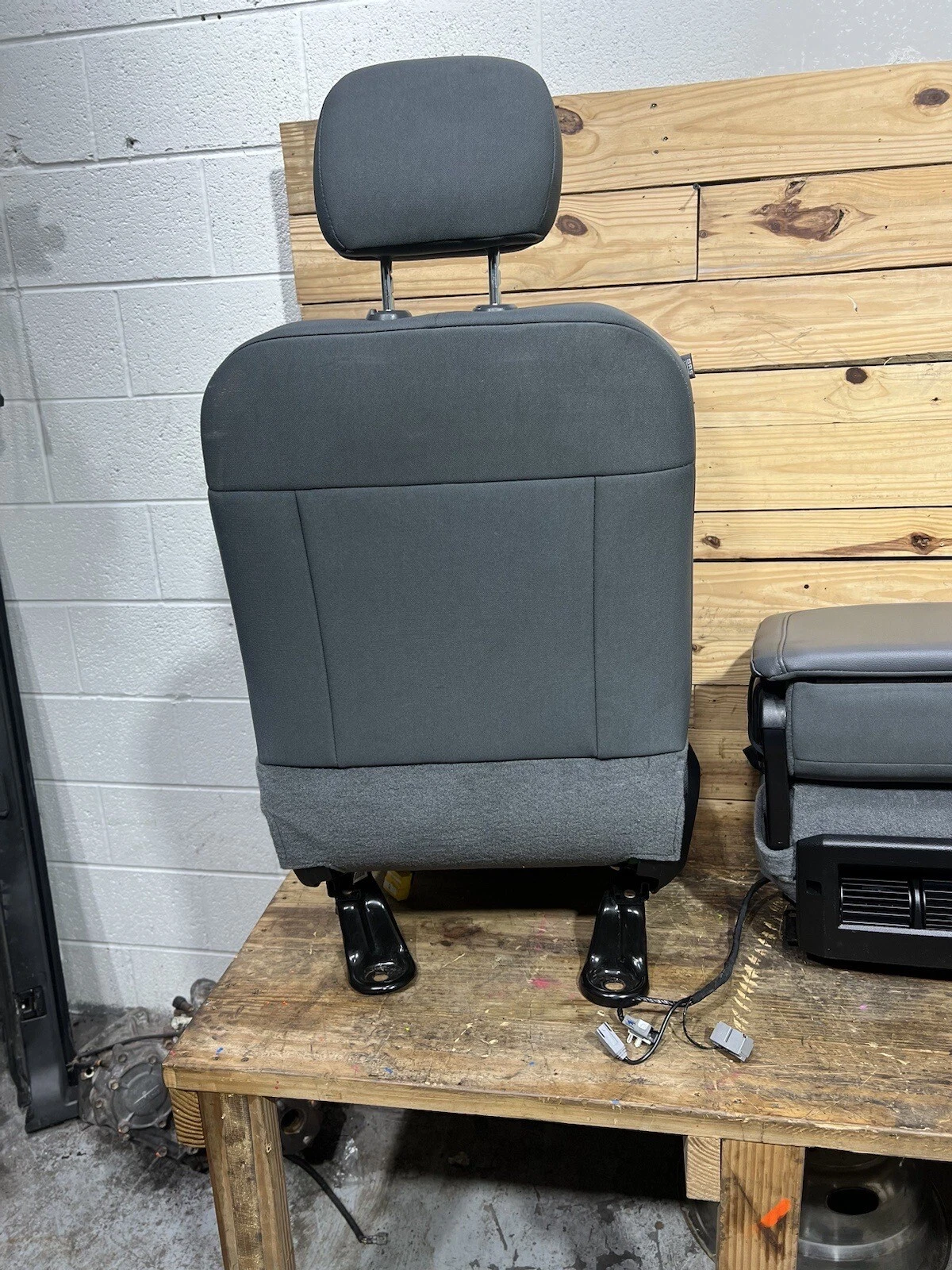 OEM 2010-2018 DODGE RAM 2500 GRAY CLOTH MANUAL FRONT ROW BUCKET SEATS CONSOLE - Image 7