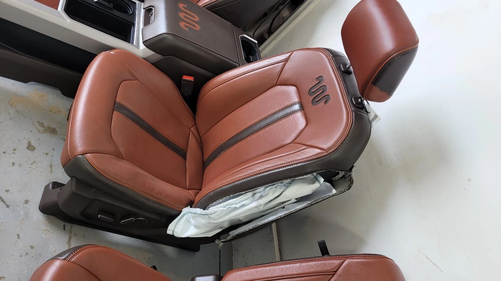 2017-2022 F250/F350 Brown Leather King Ranch Seats w/console - Image 17