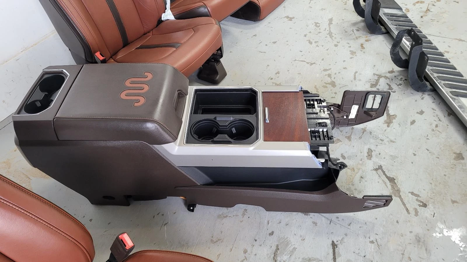 2017-2022 F250/F350 Brown Leather King Ranch Seats w/console - Image 7