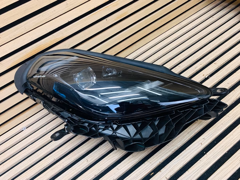 Maserati Granturismo Headlight Right 06701588610 - Image 4