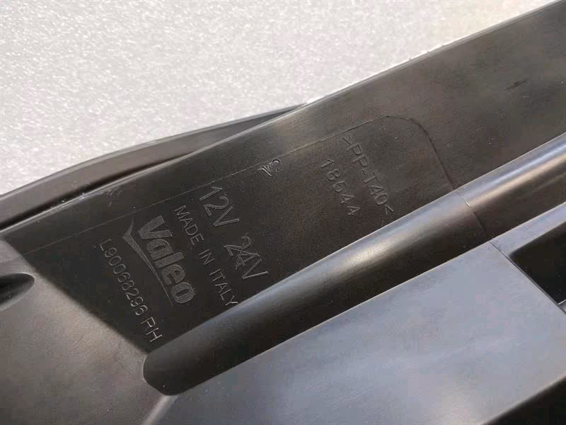 FERRARI 488 F142M Right Headlight - Image 3