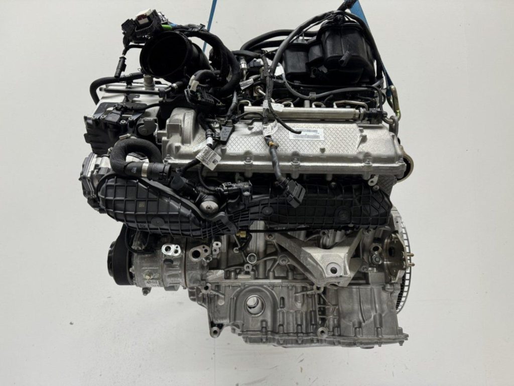 Complete BMW M8 Engine S63B44B • G15 2022 • 4.4L Twin-Turbo V8 - Image 3
