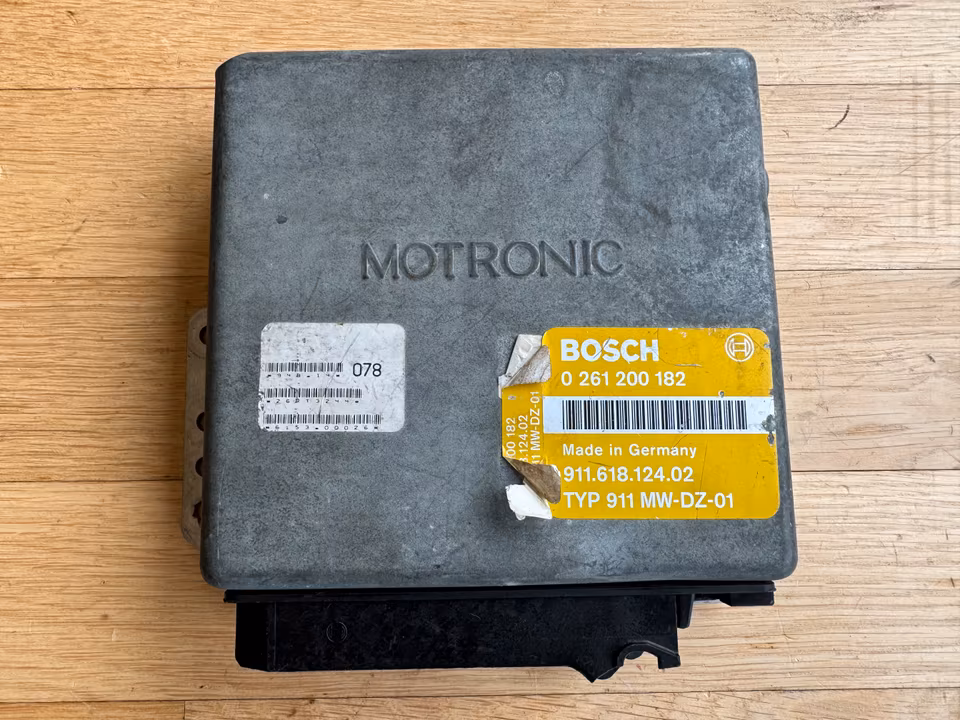 Porsche 964 Motronic control unit ECU 96461812400 Bosch 0261