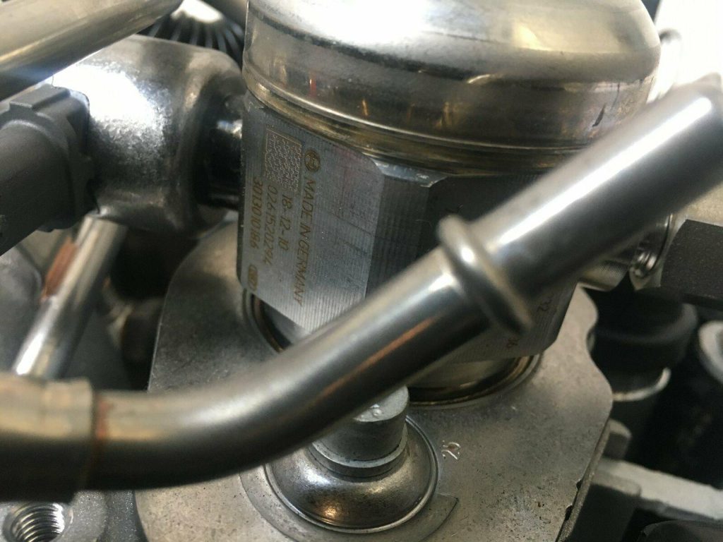 BMW X5M Engine (F85) S63B44B 4.4L Twin-Turbo V8 • 2019 - Image 7