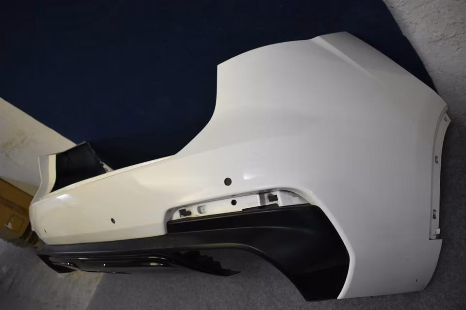 Maserati Levante GTS bumper diffuser 670118506 + 670103586 - Image 4