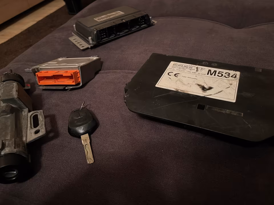 Porsche 911 996 986 ECU Immobilizer Control Unit 996.618.604.00 - Image 3