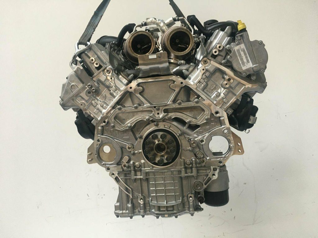 BMW X5M Engine (F85) S63B44B 4.4L Twin-Turbo V8 • 2019 - Image 9