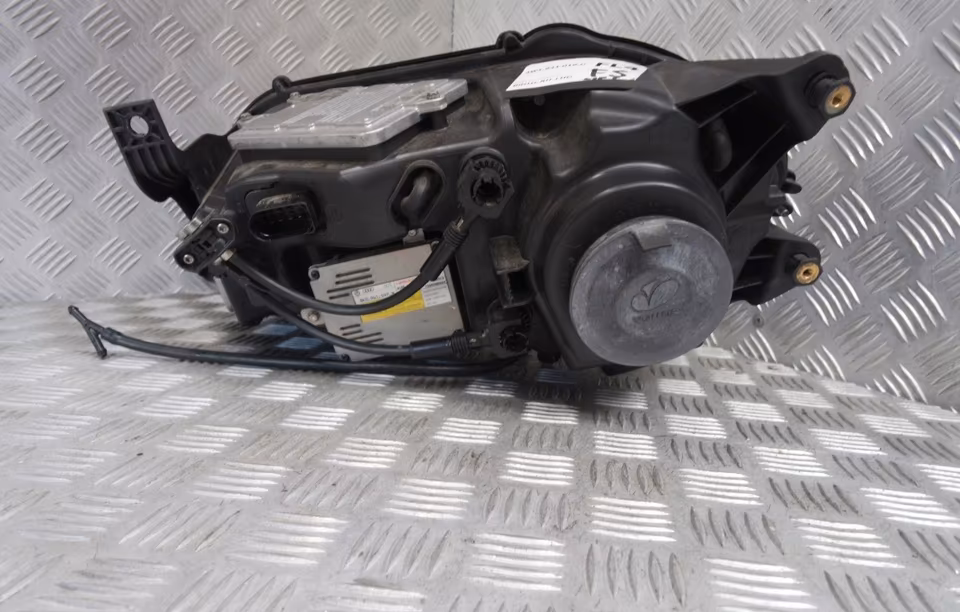 Bentley Flying Spur Headlight Right - Image 4