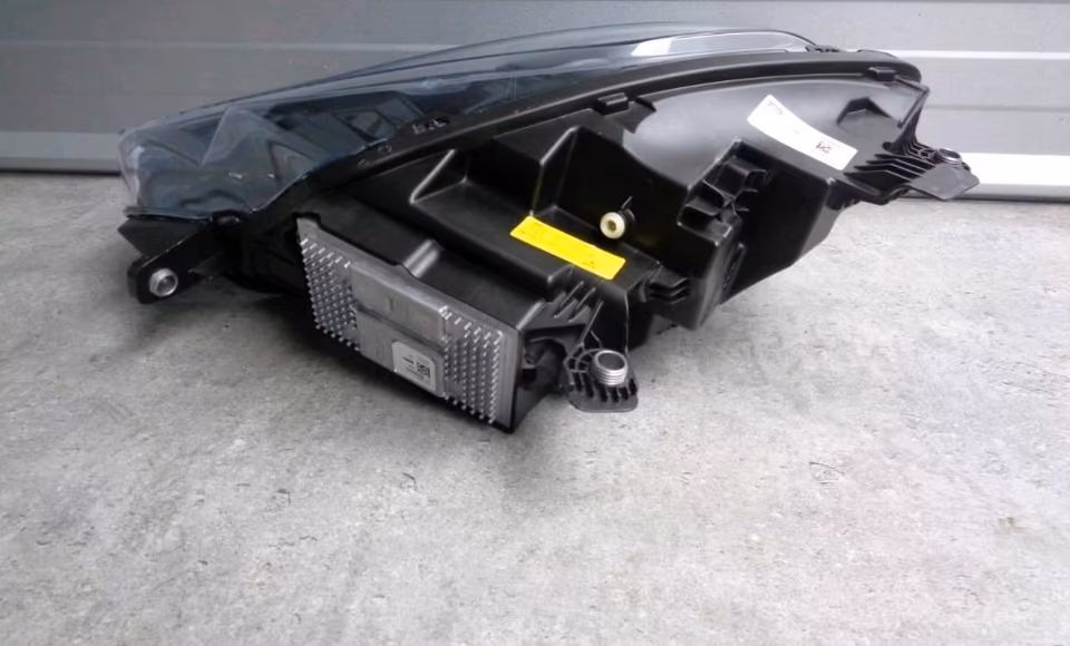 Maserati MC20 Stradale Full LED Headlight Right Complete - Image 2